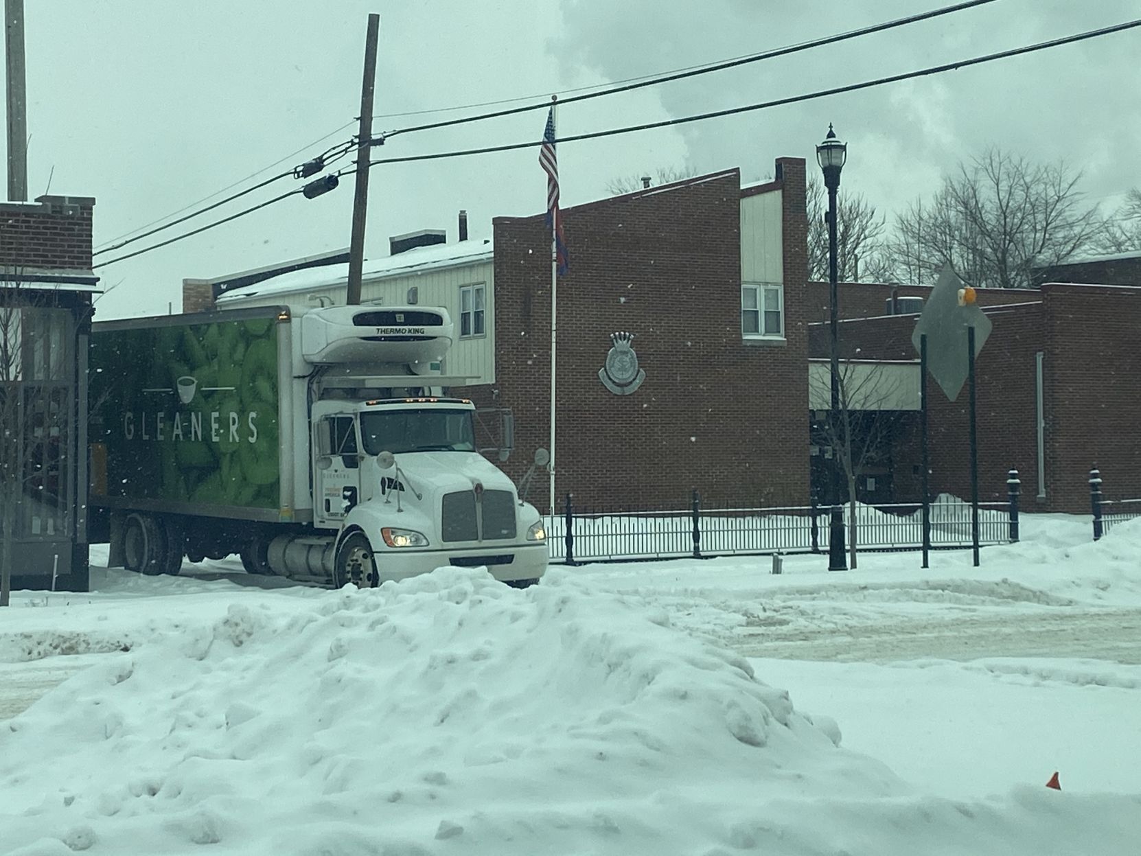 GLEANERS DELIVERS FOOD TO SALVATION ARMY